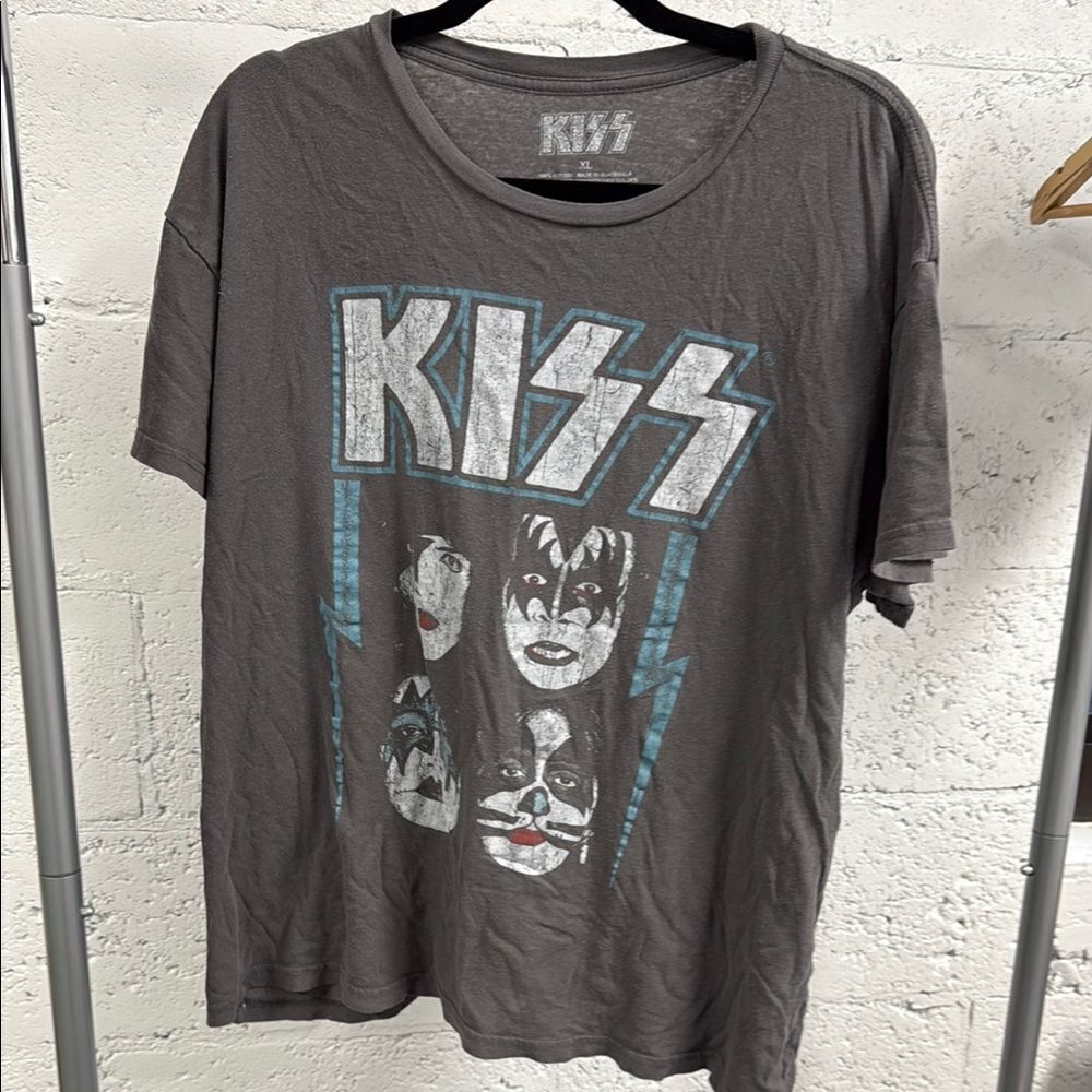 Kiss Band Tee in Charcoal Gray.- VINTAGE Tee - Size XL Womens